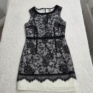 Esley Black and White Lace Mini Dress S Stunningly Elegant Youthful Short Sleeve